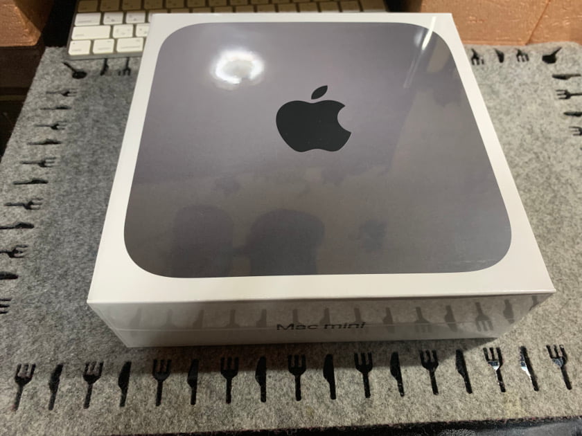 Mac mini 2018のパッケージ